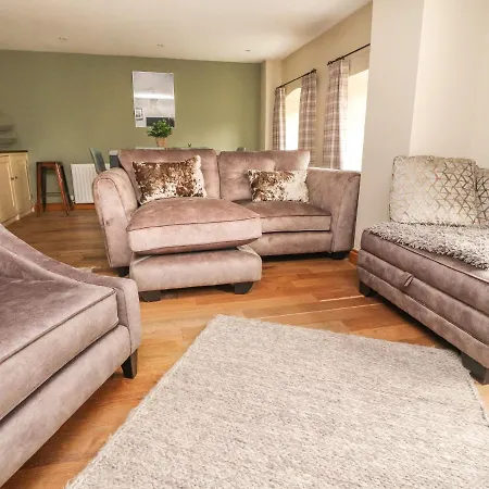 9 Riverside Walk * Skipton