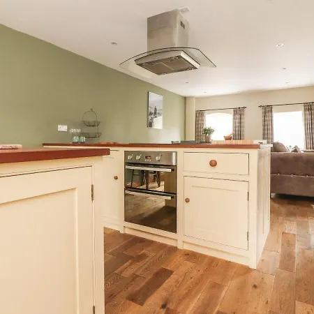 Апартаменты 9 Riverside Walk