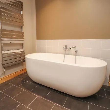 9 Riverside Walk * Skipton